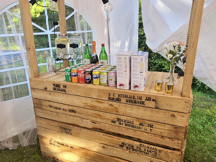 Rustik festbar i trä – perfekt för event & firande