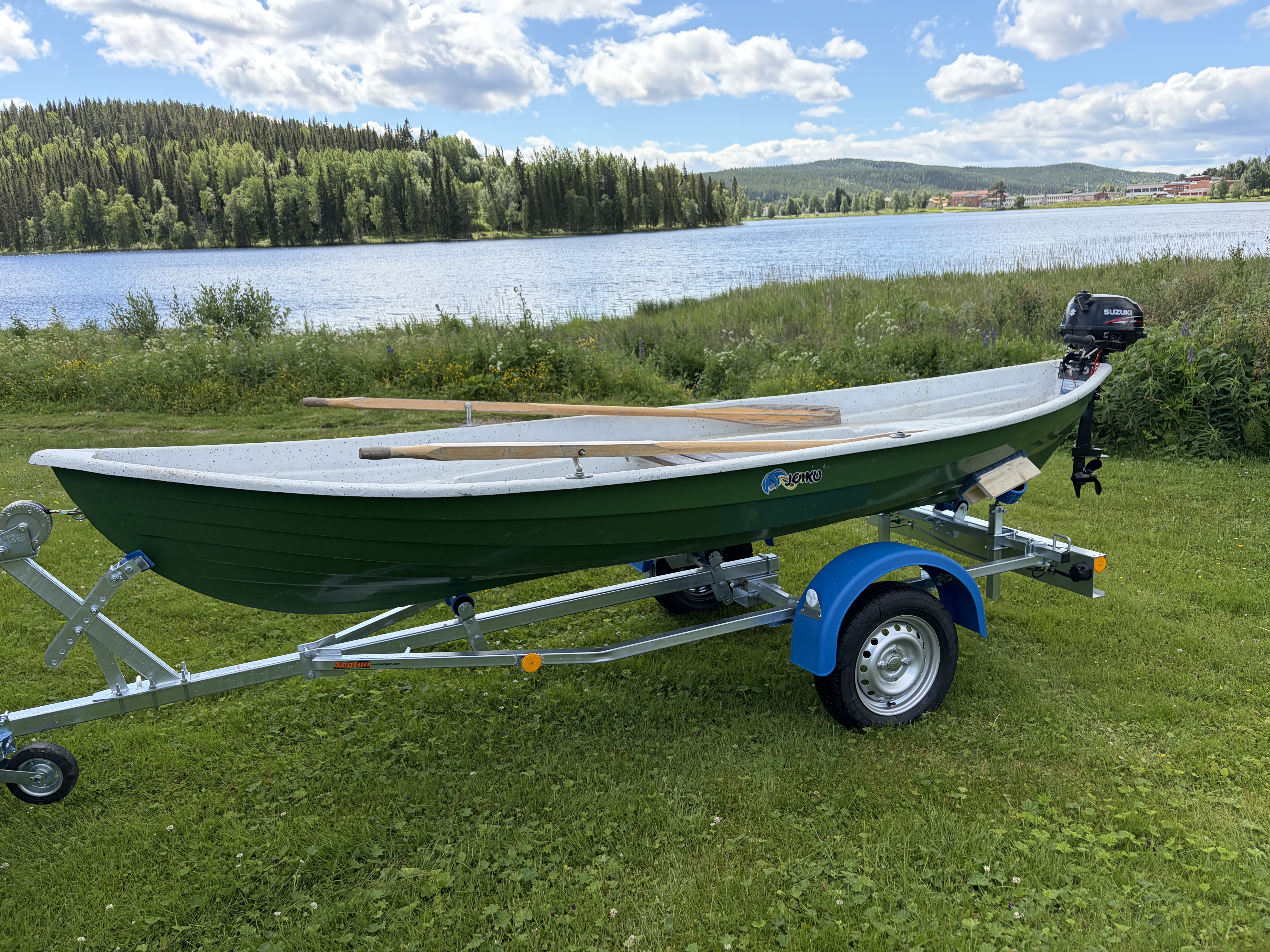 Hyr båt med trailer 