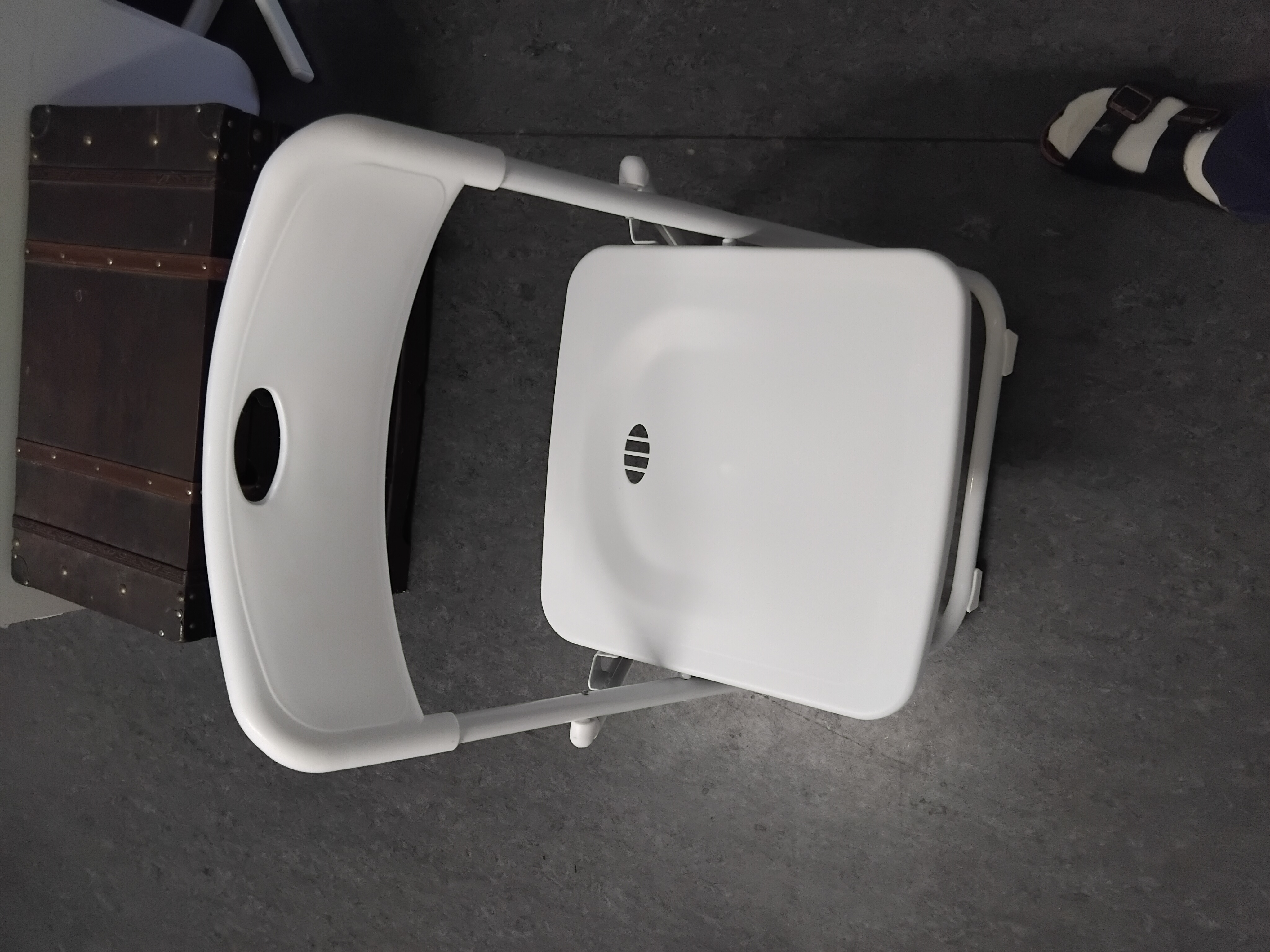 4 st vita klappstolar.