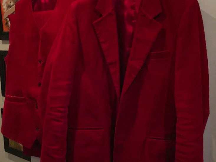 Röd manchesterkostym stl 152/154