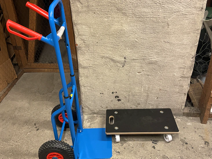 Pirra + rullplatta (max 200 kg) – flyttkit på kungsholmen