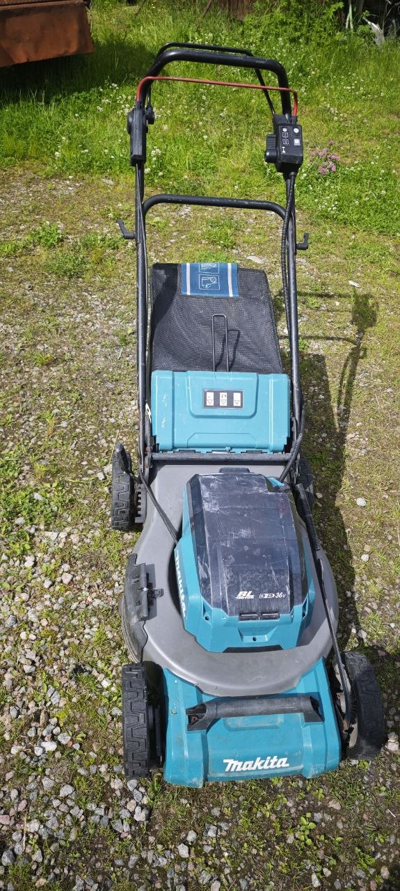 Makita batteridriven gräsklippare 36v, klippbredd 55 cm
