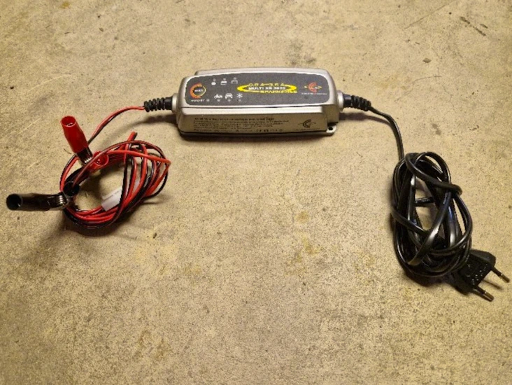 Automatisk batteriladdare för mc & bil