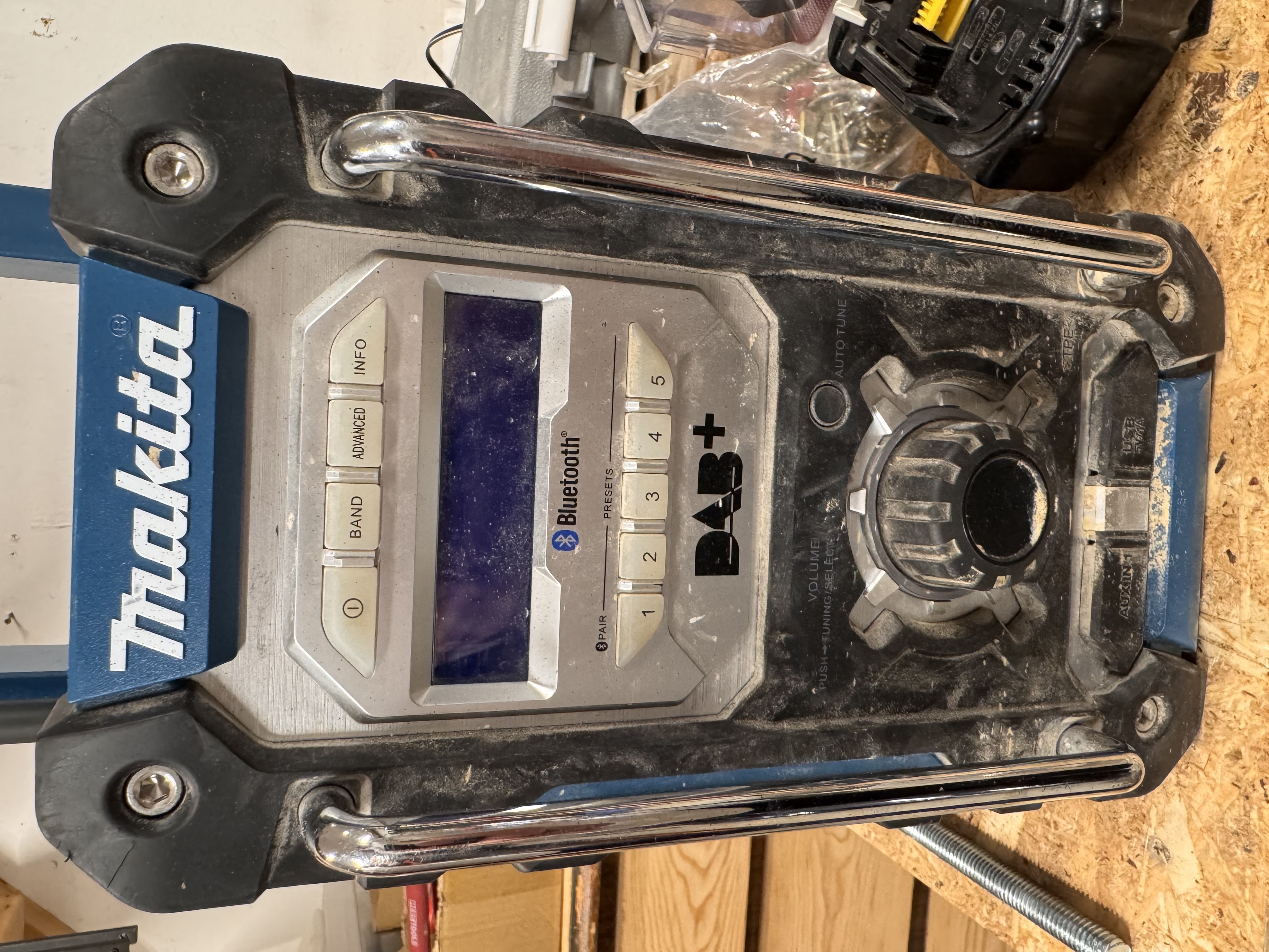 Makita radio dab og bluetooth