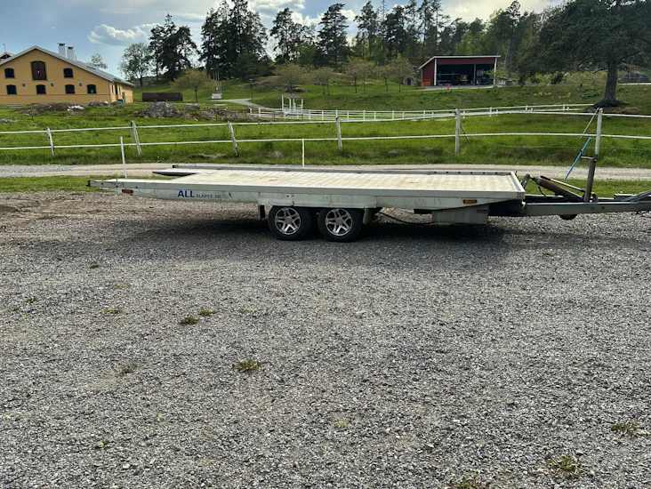 Maskintrailer för bilar minigrävare och bobcat