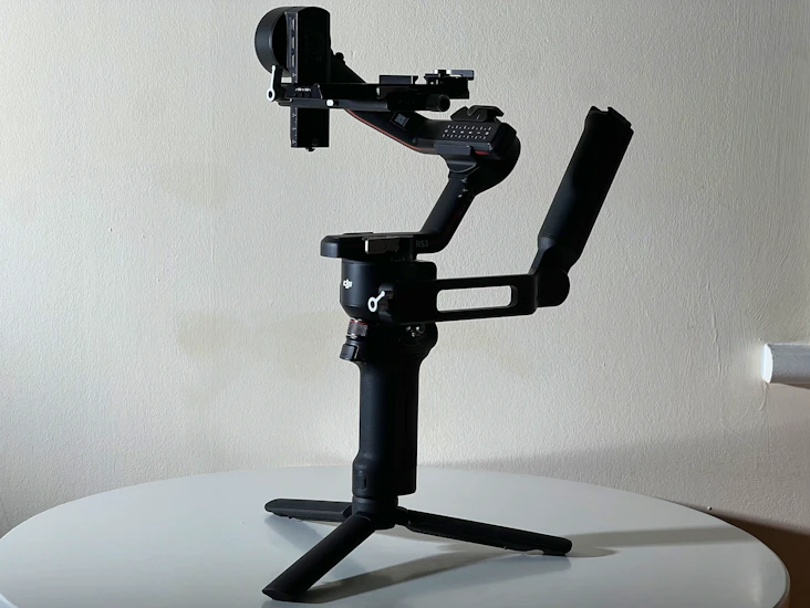 Dji rs3 combo gimbal / stabilizer with follow-focus kit (3kg/6.6lbs)