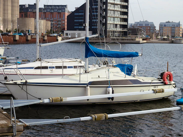 Maxi 77 segelbåt uthyres med eller utan skeppare