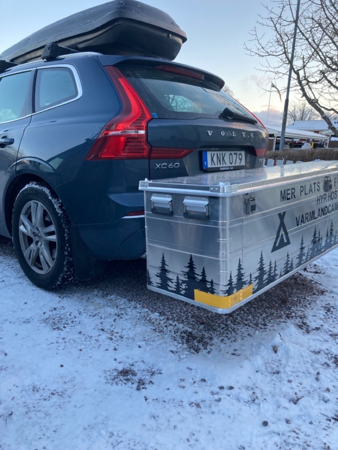 Lastbox för dragkrok
