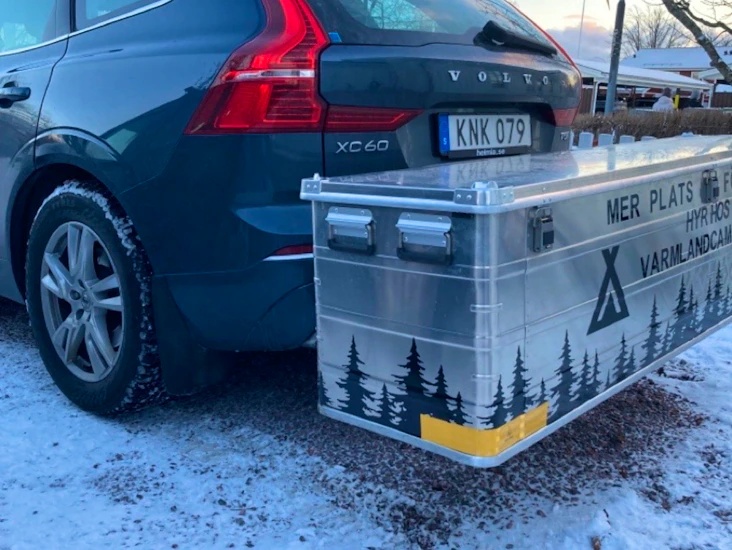 Lastbox för dragkrok