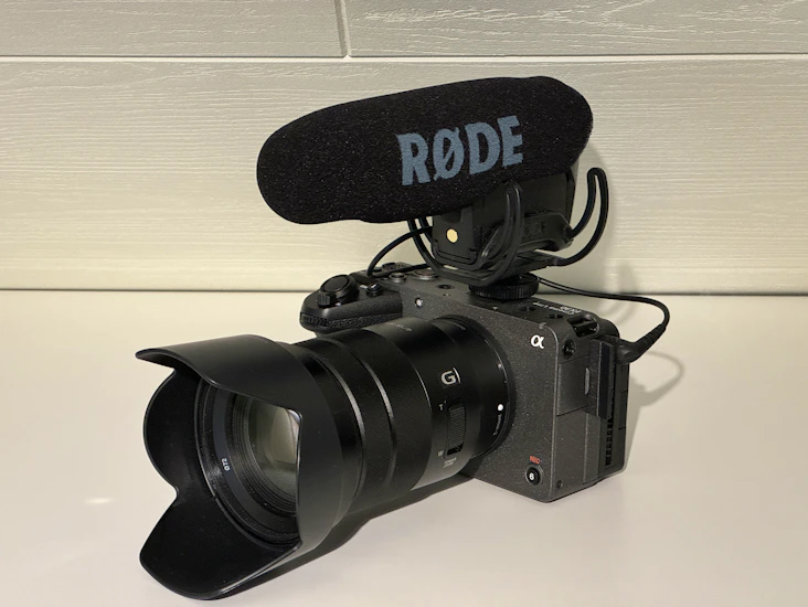 Sony fx30 cinema kamera med 18-105/4.0