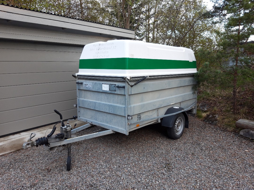 Skåpsläp med 690 kg lastvikt