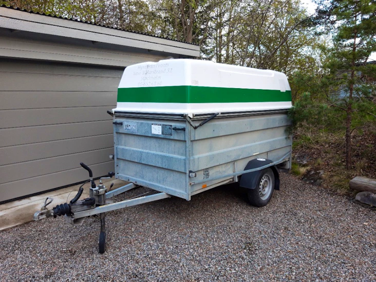 Skåpsläp med 690 kg lastvikt