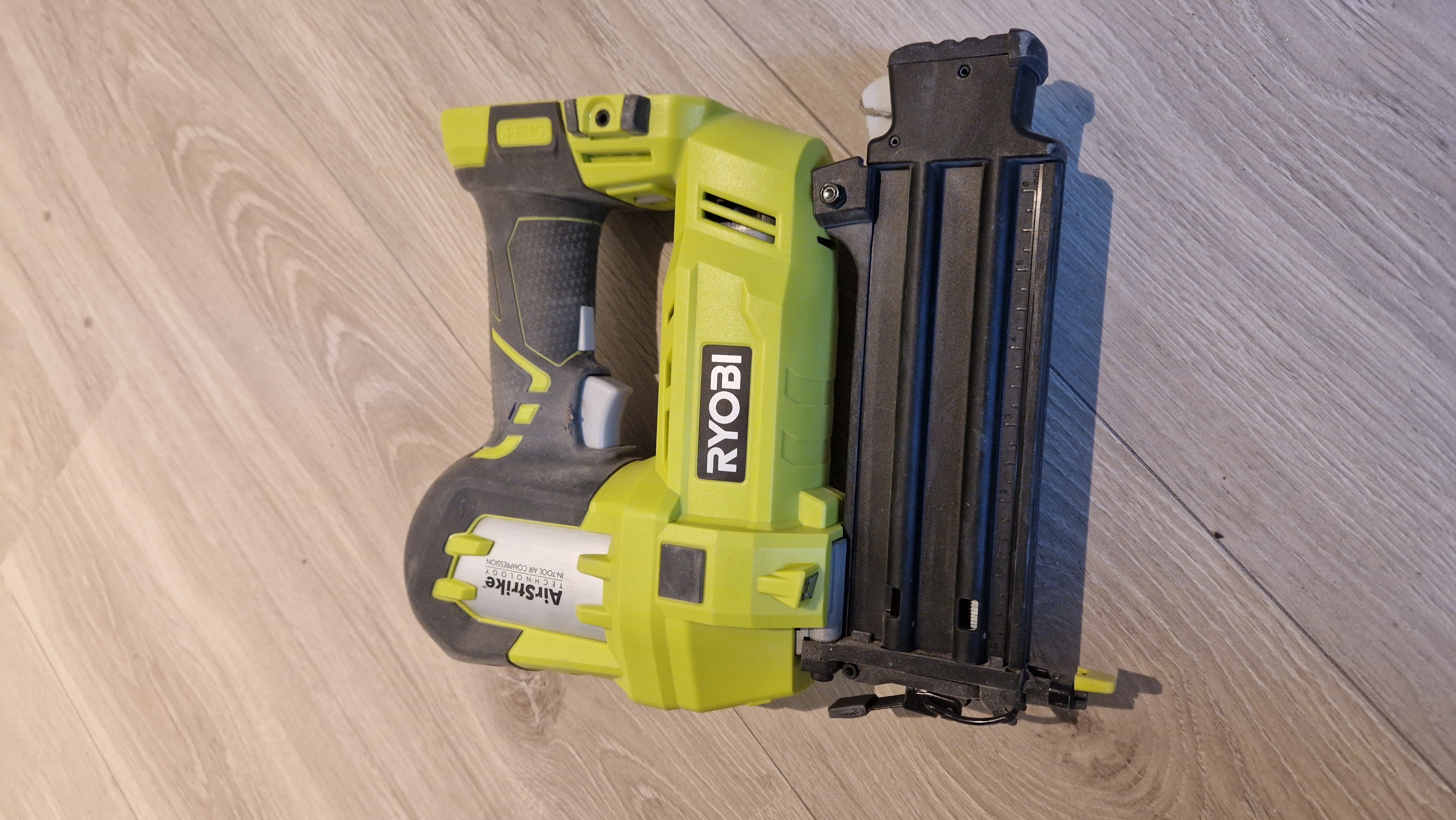 Ryobi airstrike - dykkertpistol