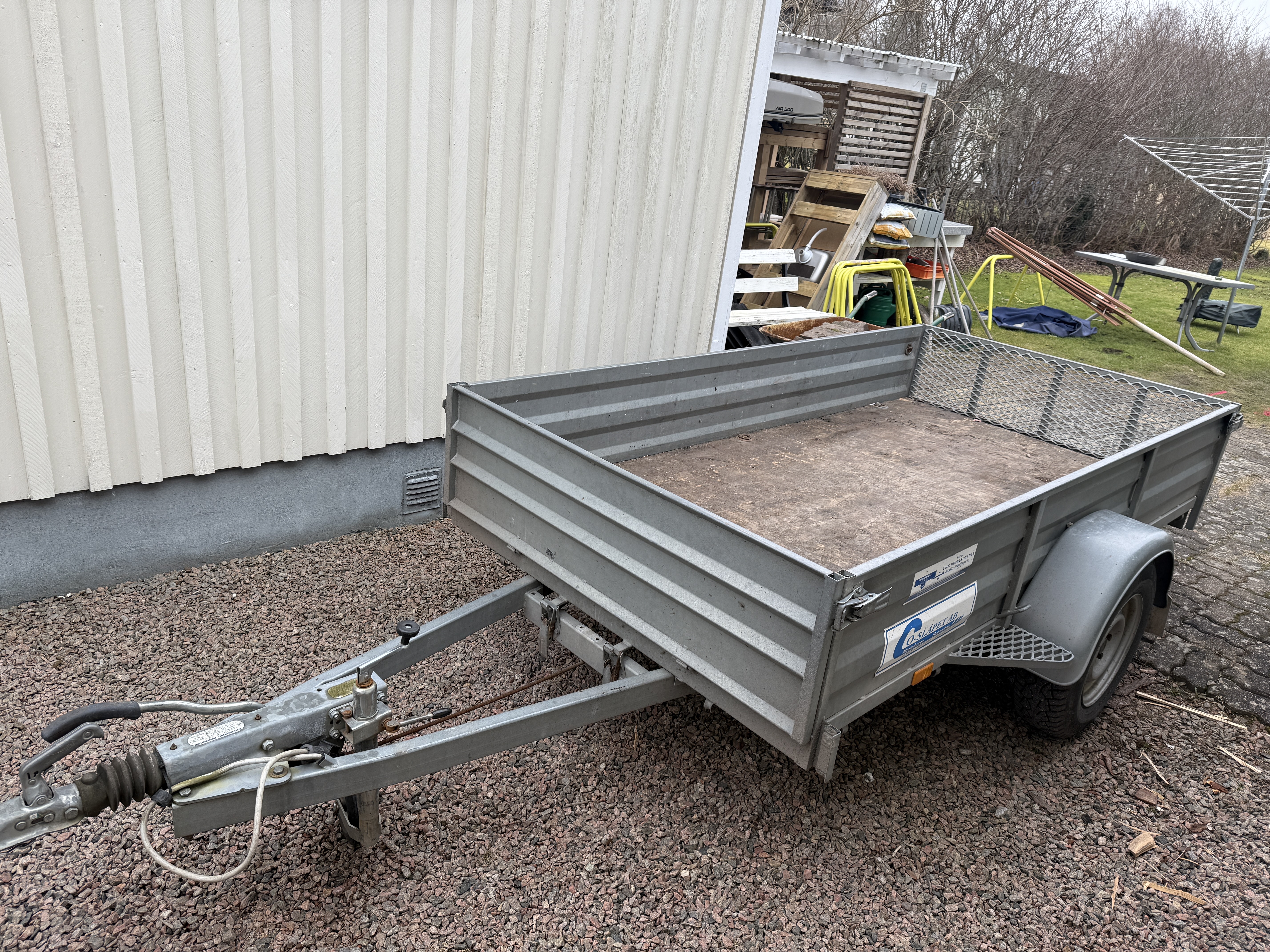 Bromsad släpvagn 900 kg lastvikt