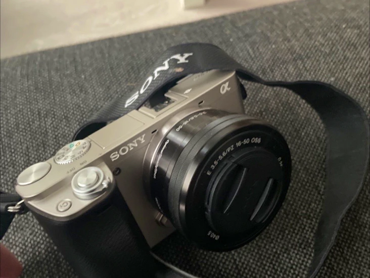 Sony a6000 + 16-50 kittilinssi