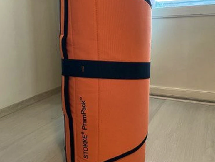 Stokke prampack kuljetuslaukku kivistössä