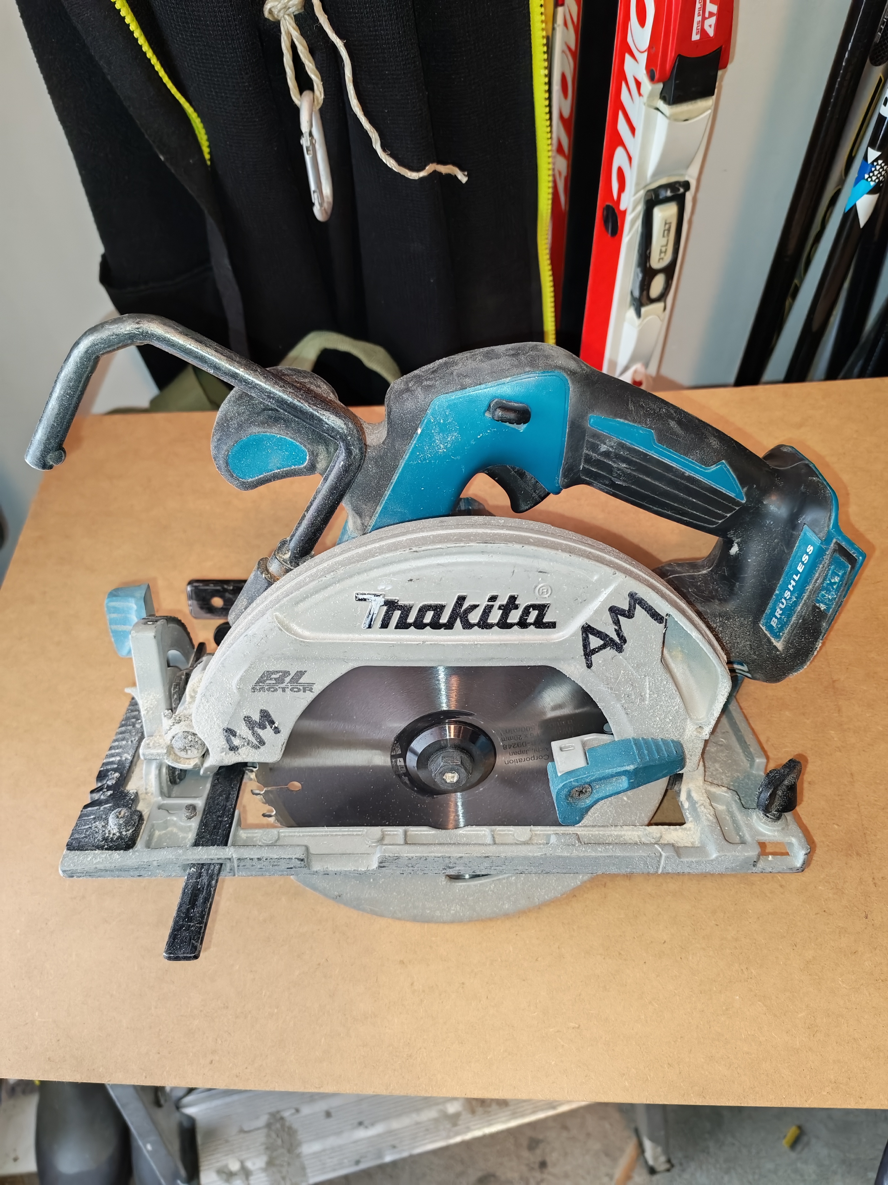 Makita käsisirkkeli