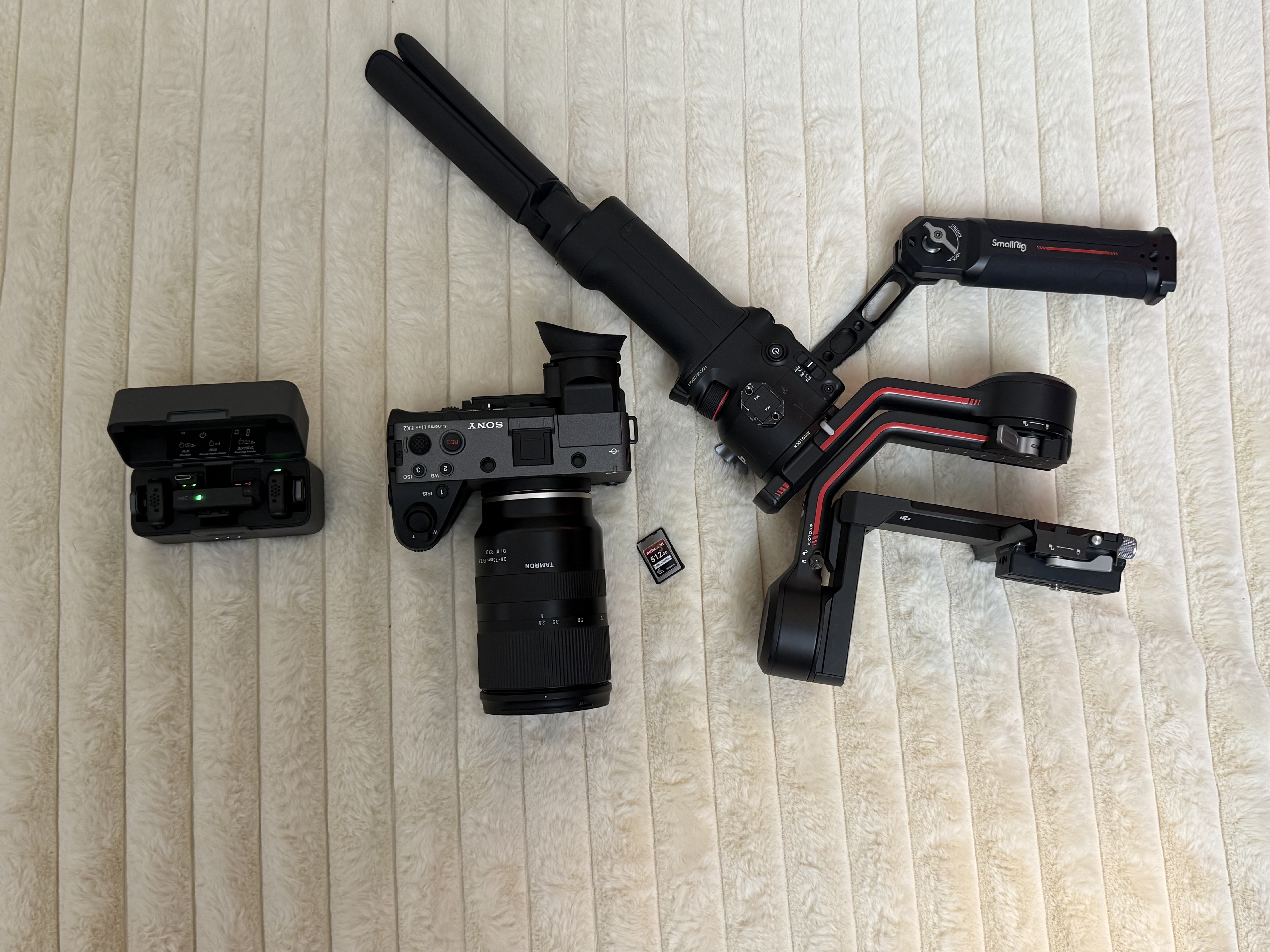 Sony fx2 + tamron 28-75mm f2.8 + dji rs3 gimble + 512gb memory card super bundle