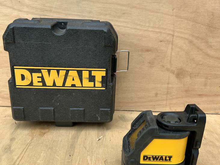 Dewalt dw088 cross line laser level