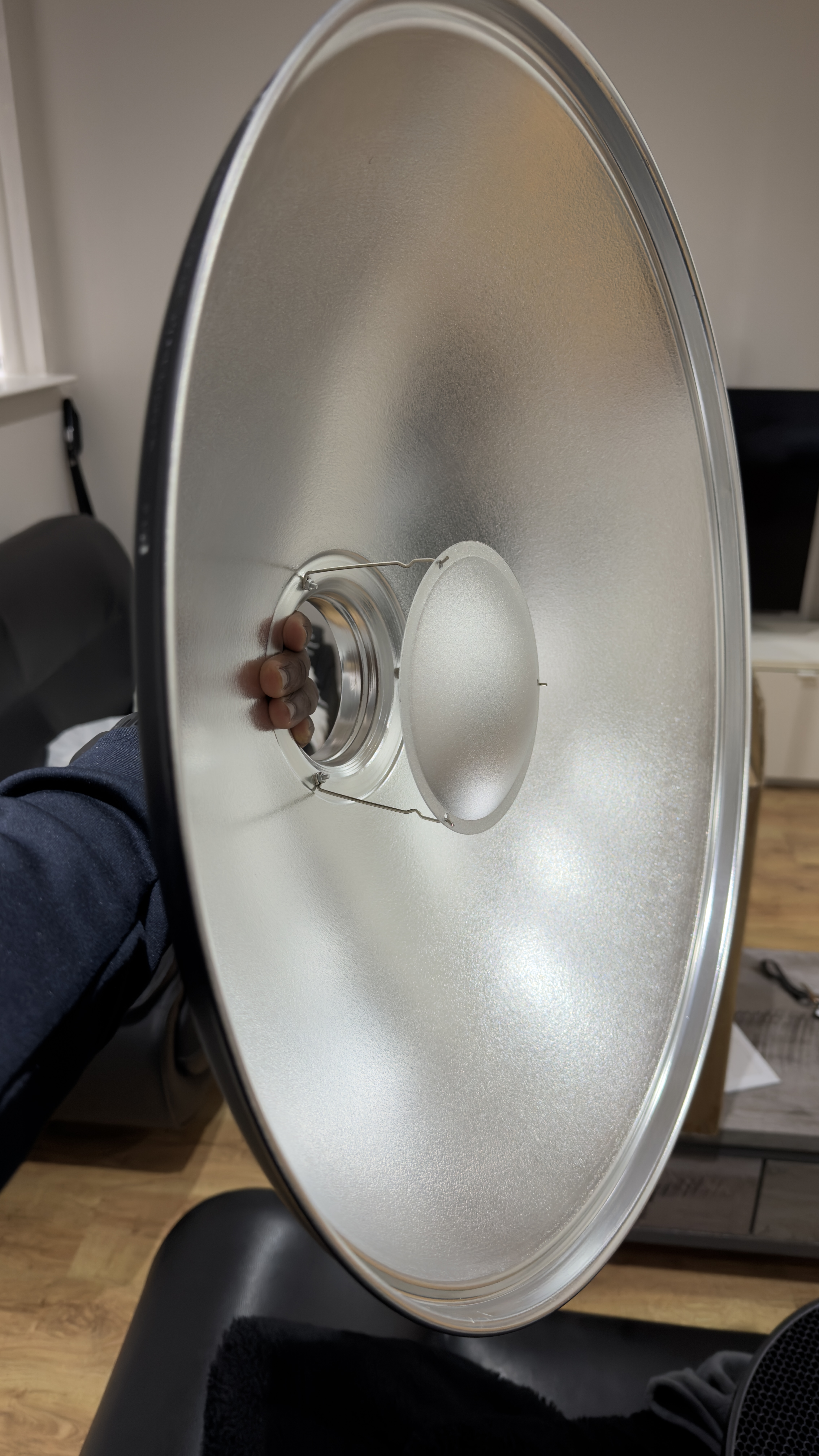 Neewer 21.6"/55cm metal beauty dish bowens mount reflector with white diffuser,