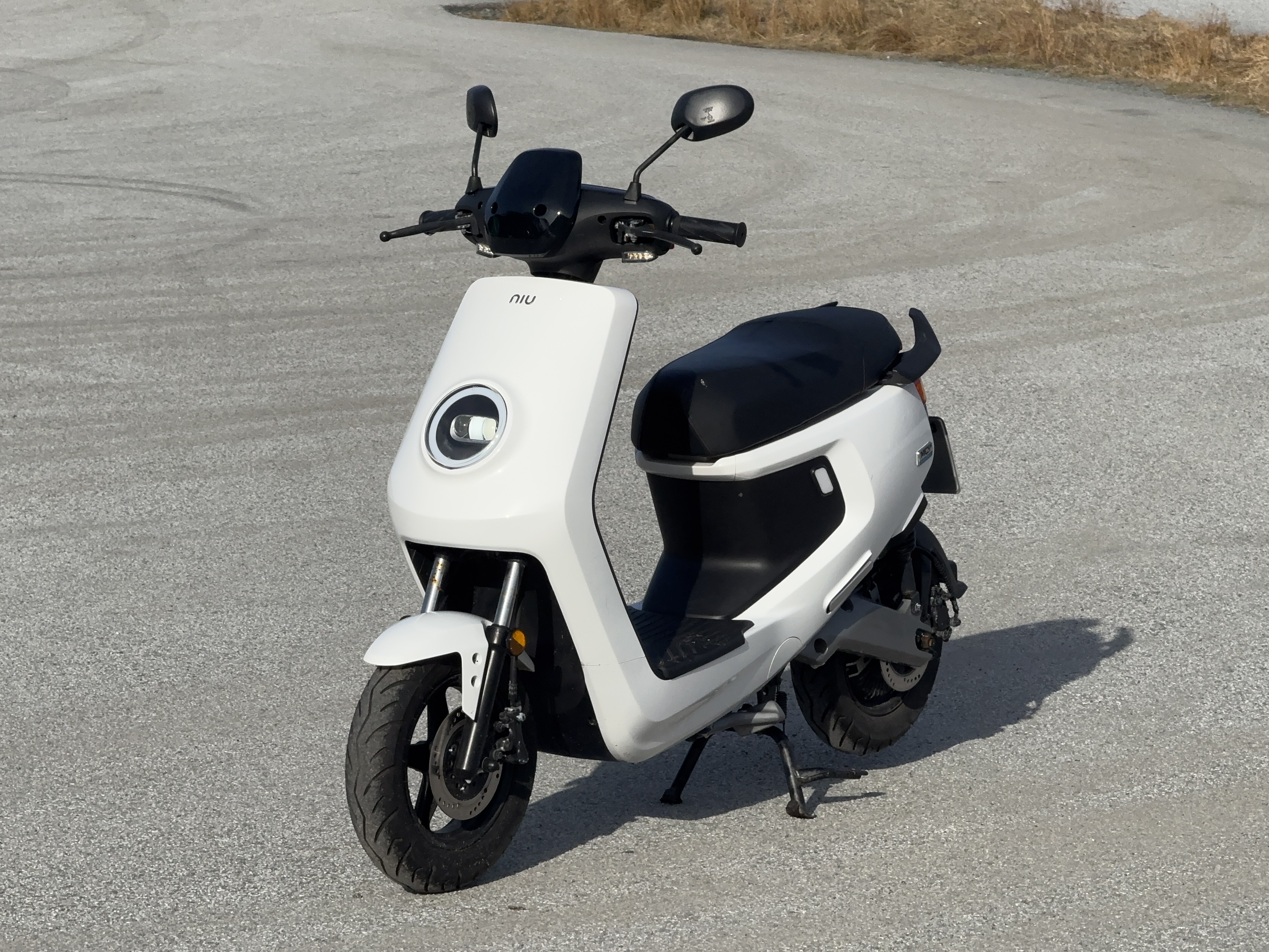 Rent a cool niu mqi+ electric moped in bergen city center!