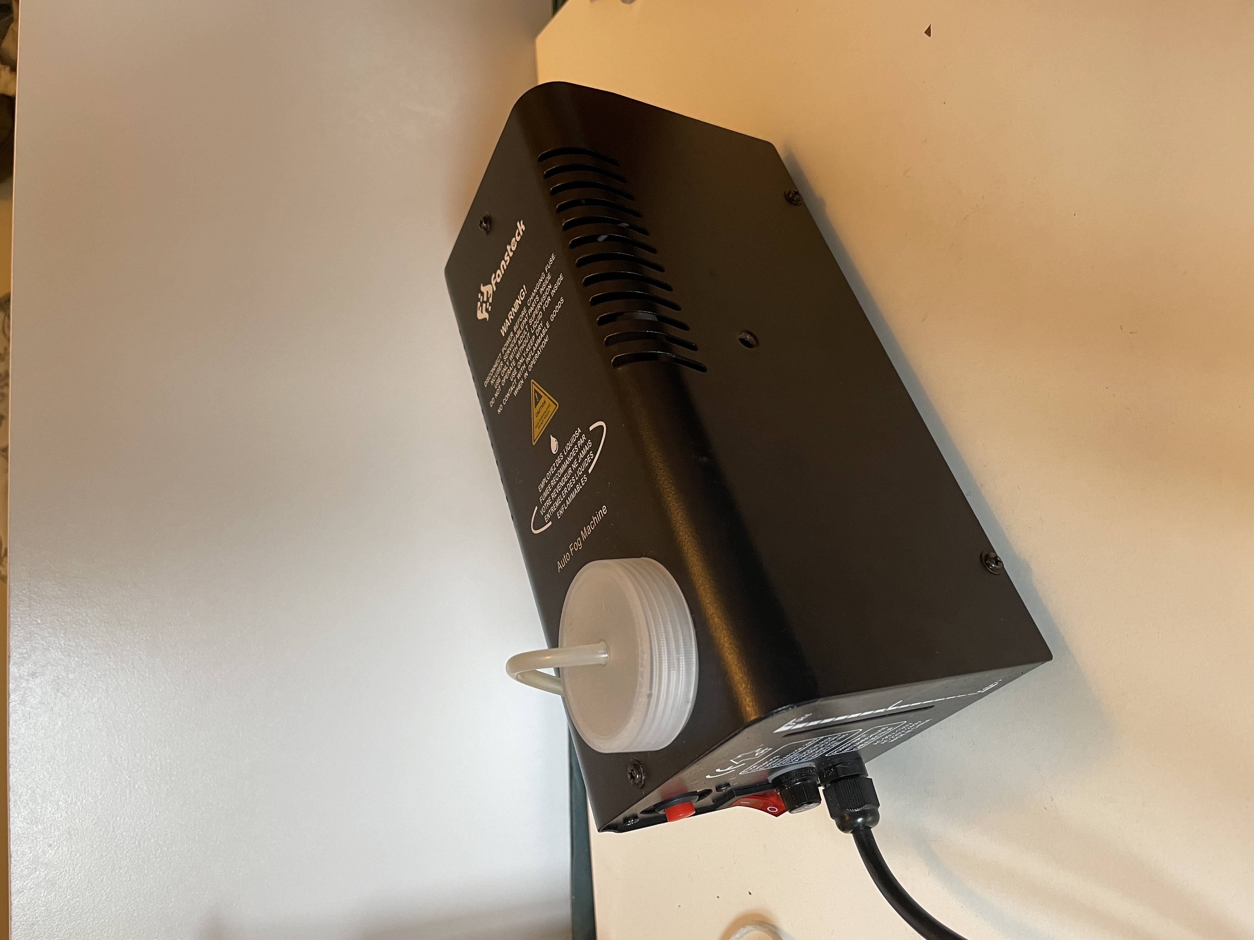 Fog machine smoke machine portable with remote