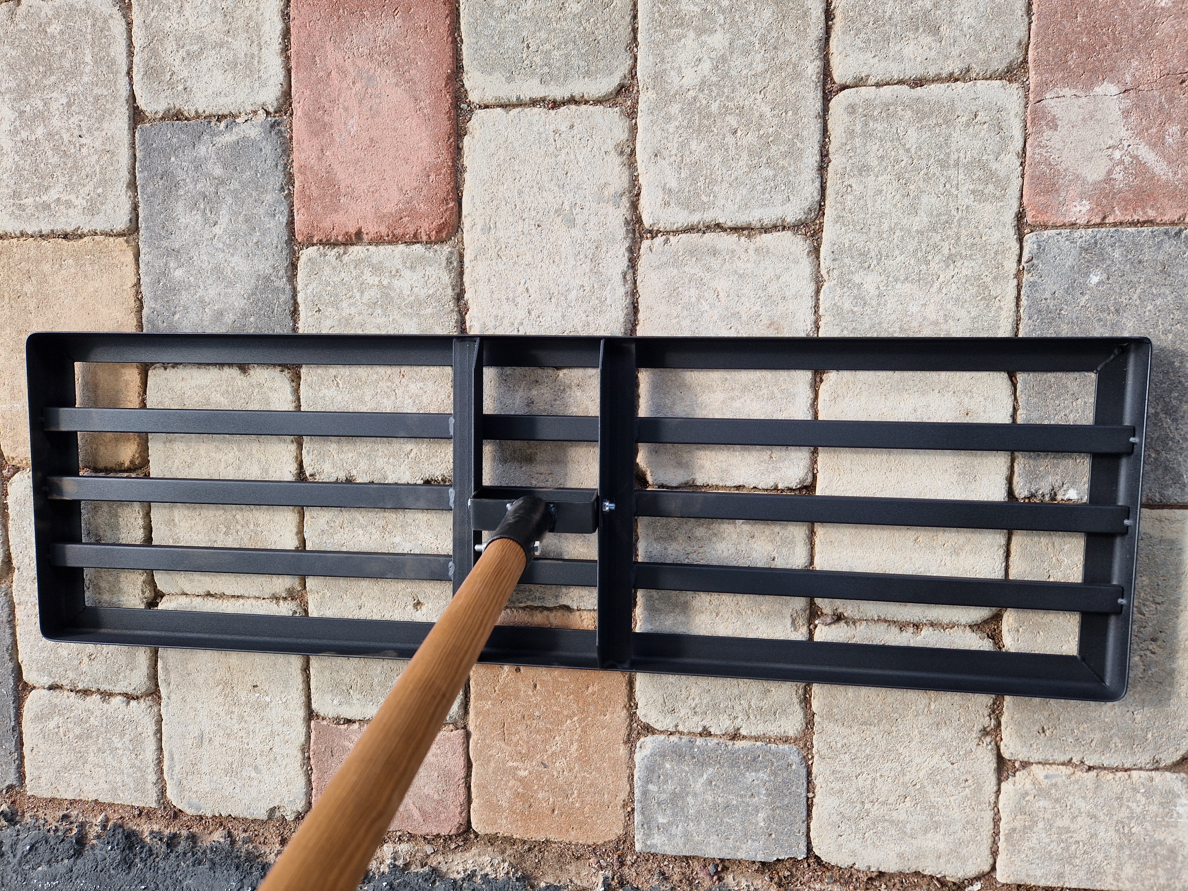 Dressraka med extra långt och rejält skaft plus kratta 