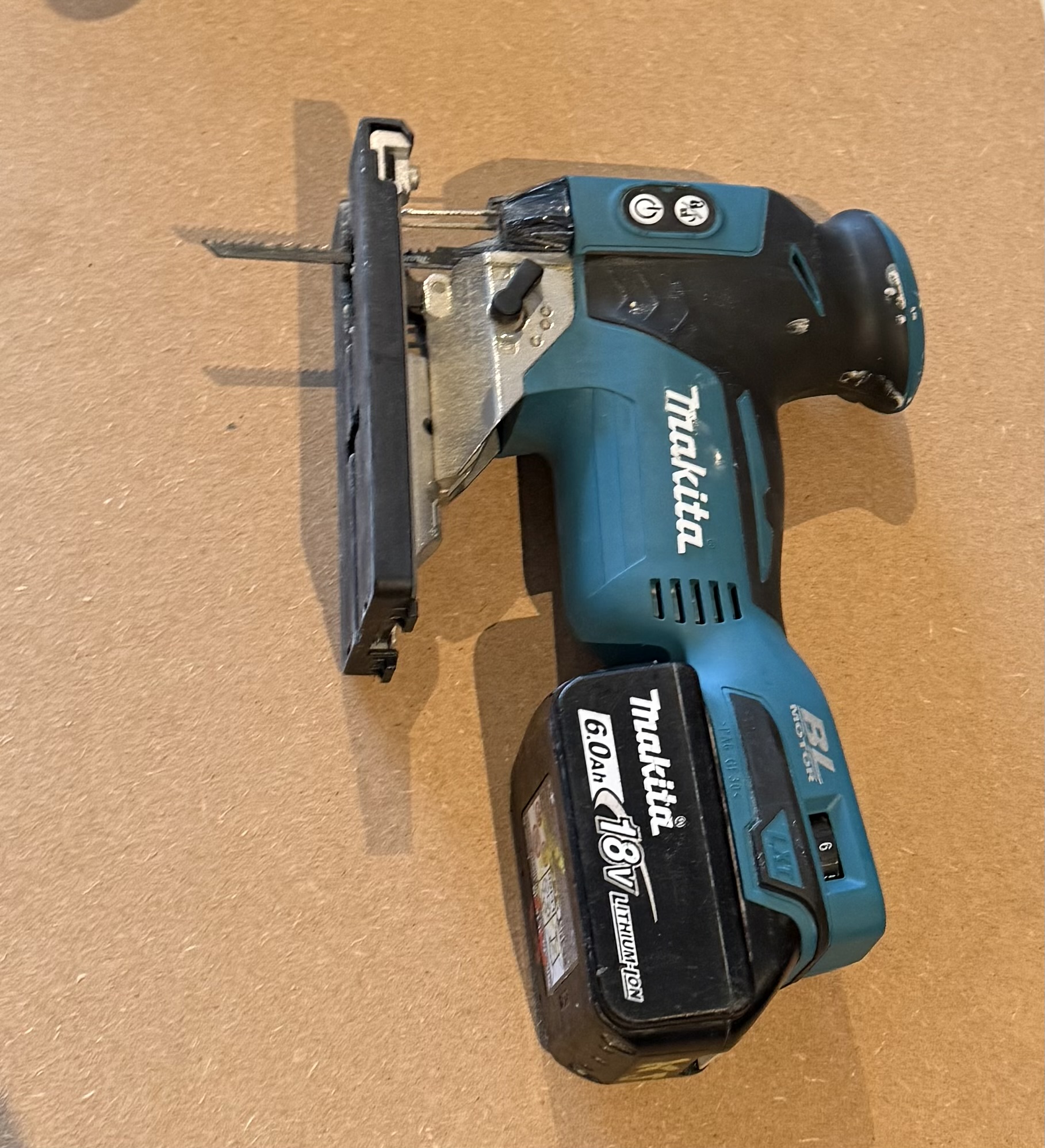 Makita stiksav djv181