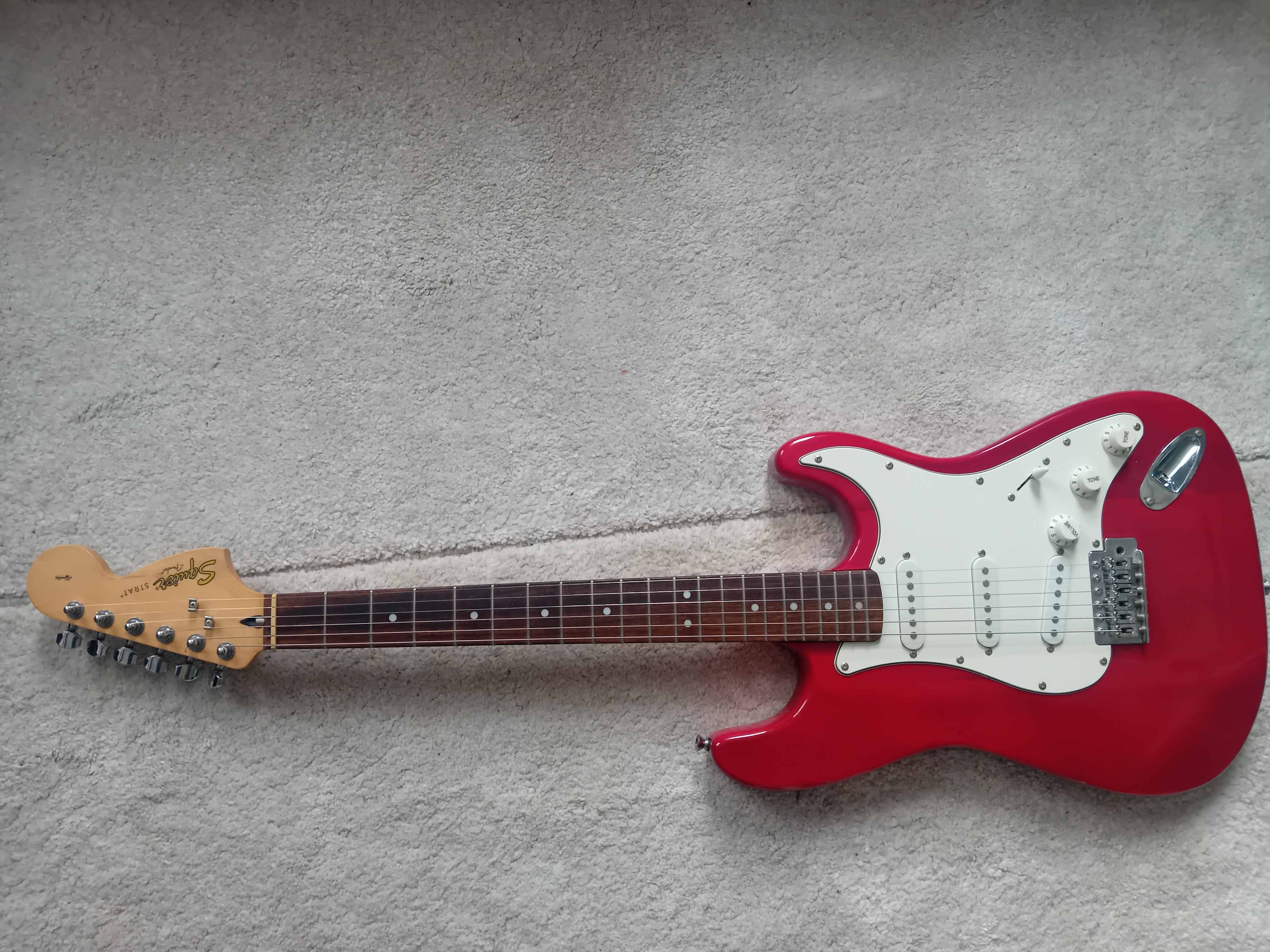 Squier strato - electric guitar