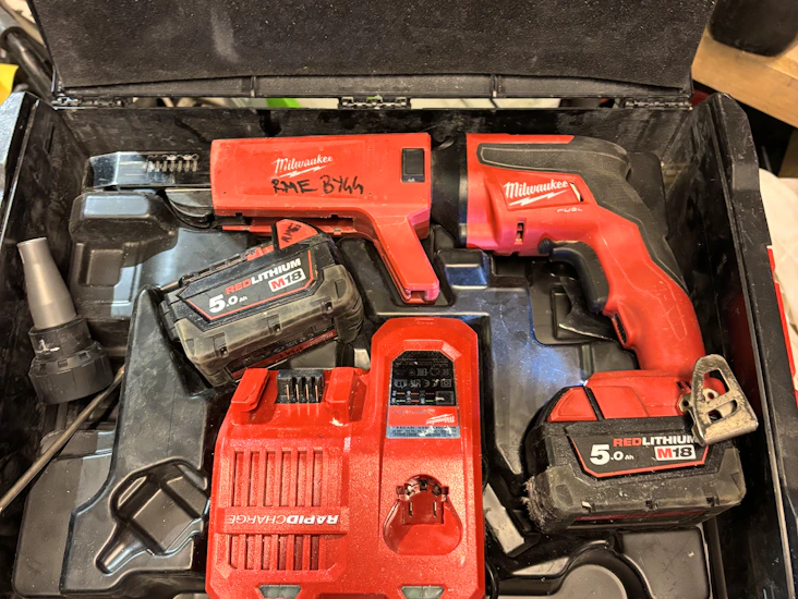 Milwaukee skruvautomat