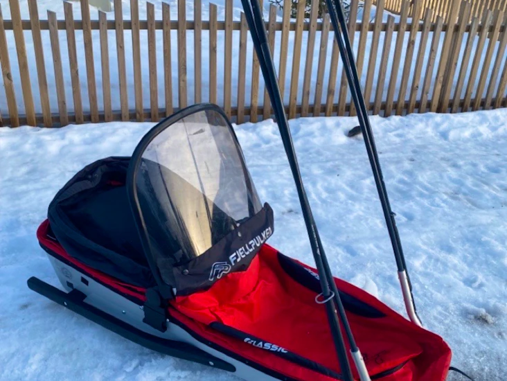 Fin fjällpulka av nyare modell