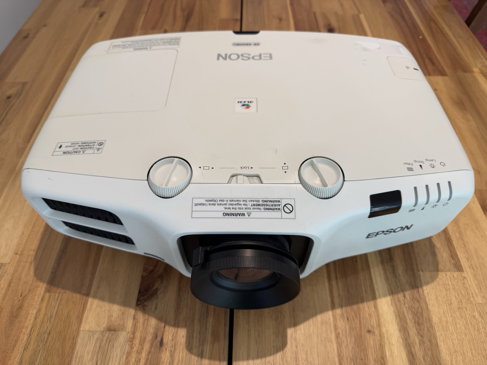 Epson eb-4850wu 4000 lumen hd video projector, wuxga  resolution (1920x1200)