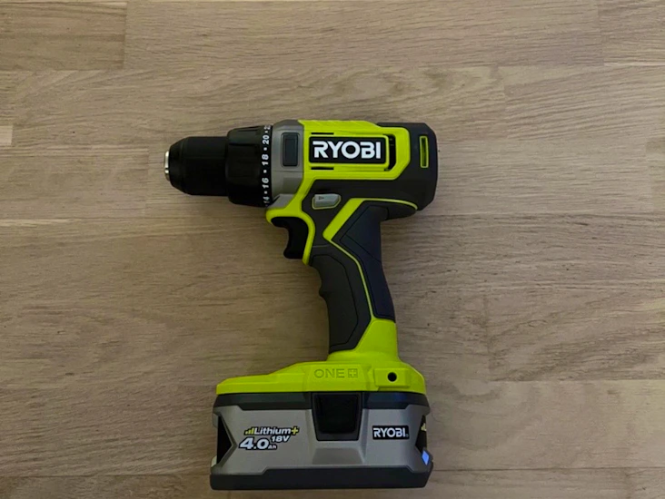Drill ryobi18v med bitssett