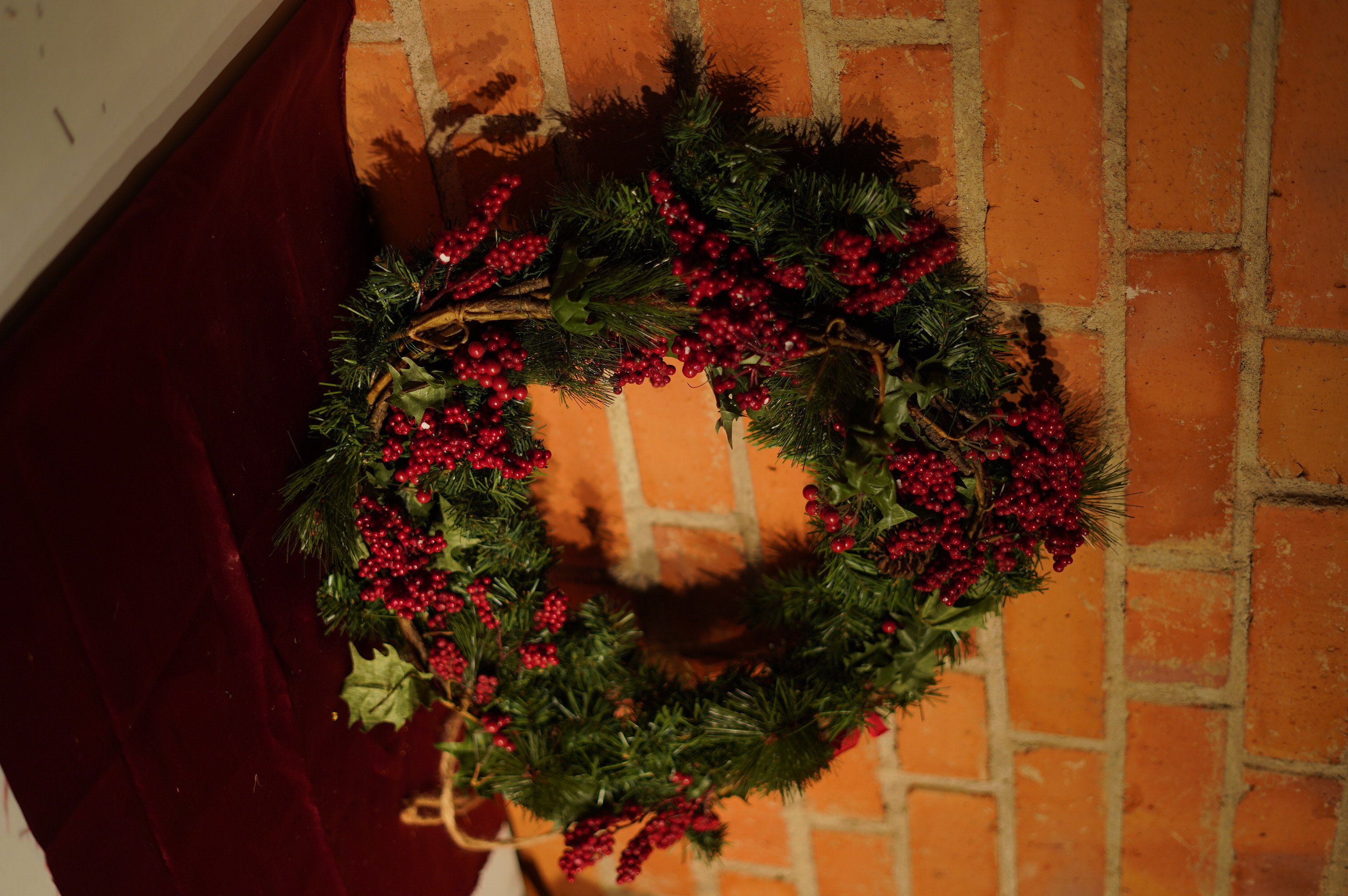 Julkrans – konstväxt, dekoration för jul och vinter