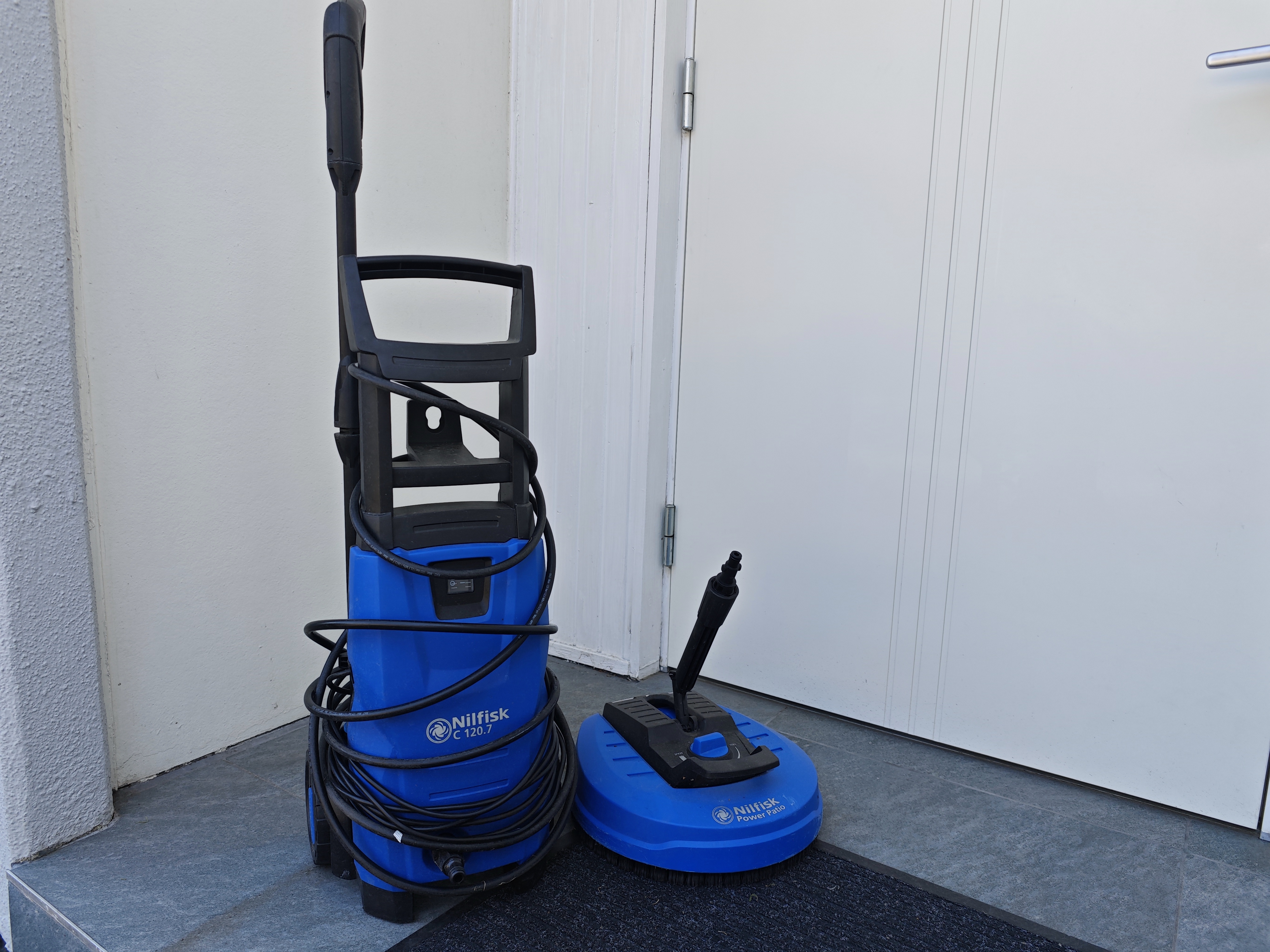 Nilfisk med många tillbehör