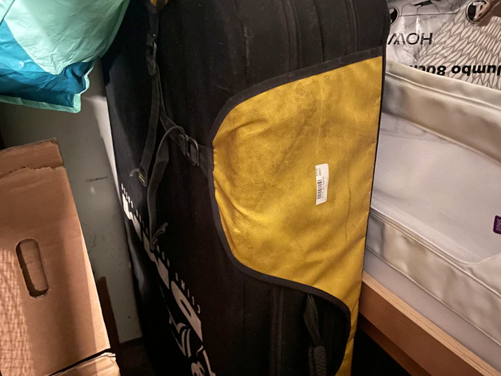 Fold out bouldering crash mat