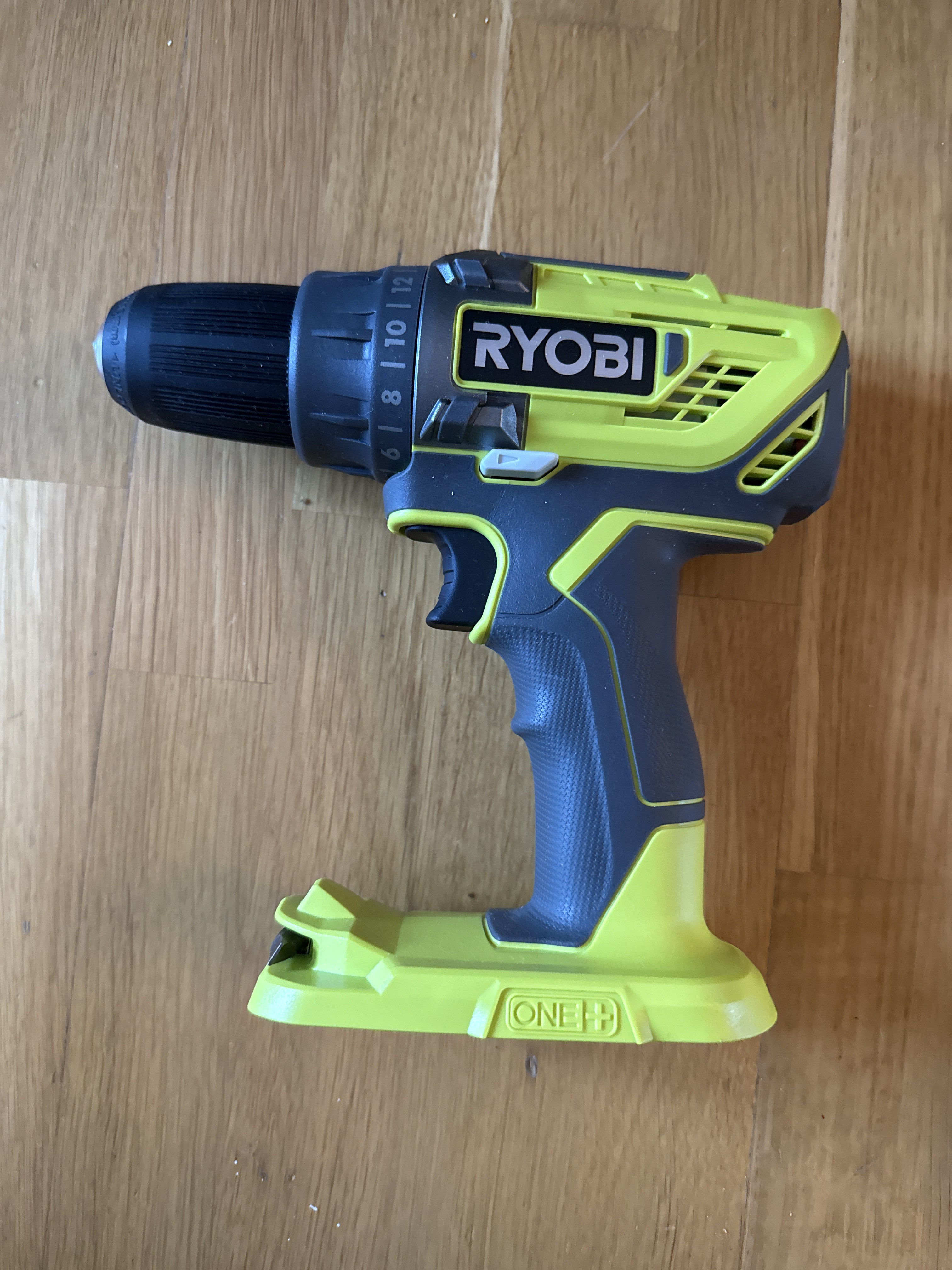 Ryobi skruvdragare one+ med borr- och bitset