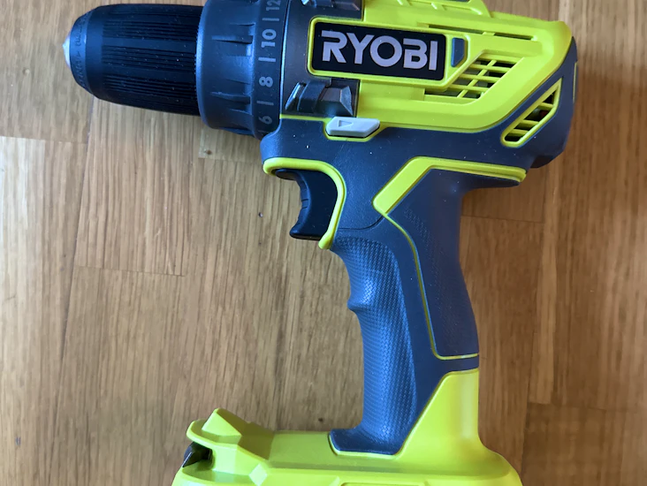 Ryobi skruvdragare one+ med borr- och bitset