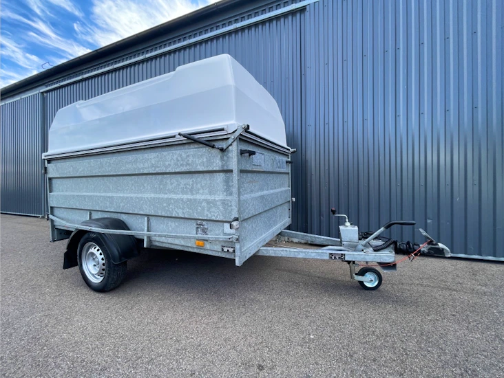 Bromsad släpvagn med kåpa brenderup lv1000