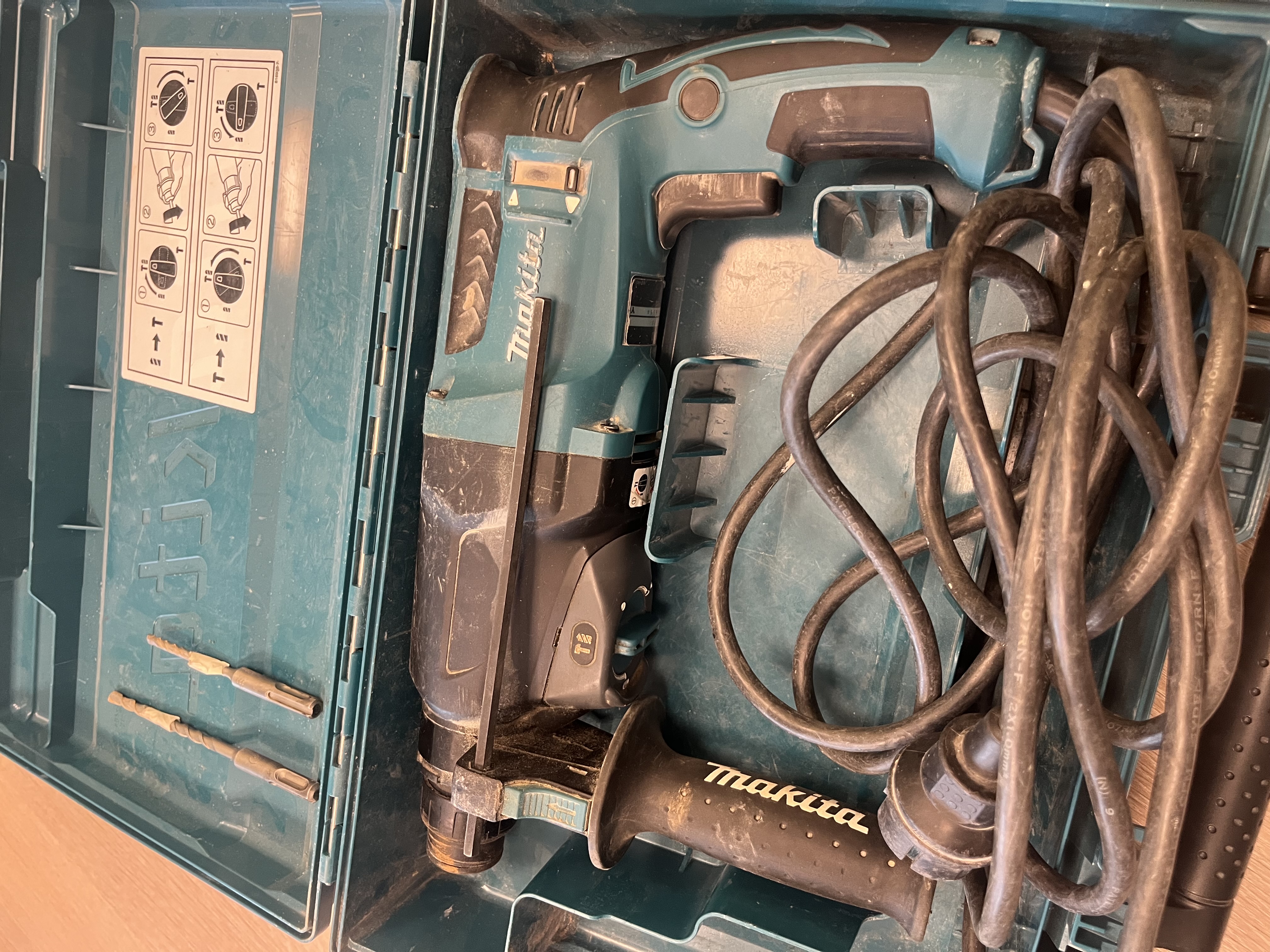 Makita borhammer med 5mm og 6mm bor