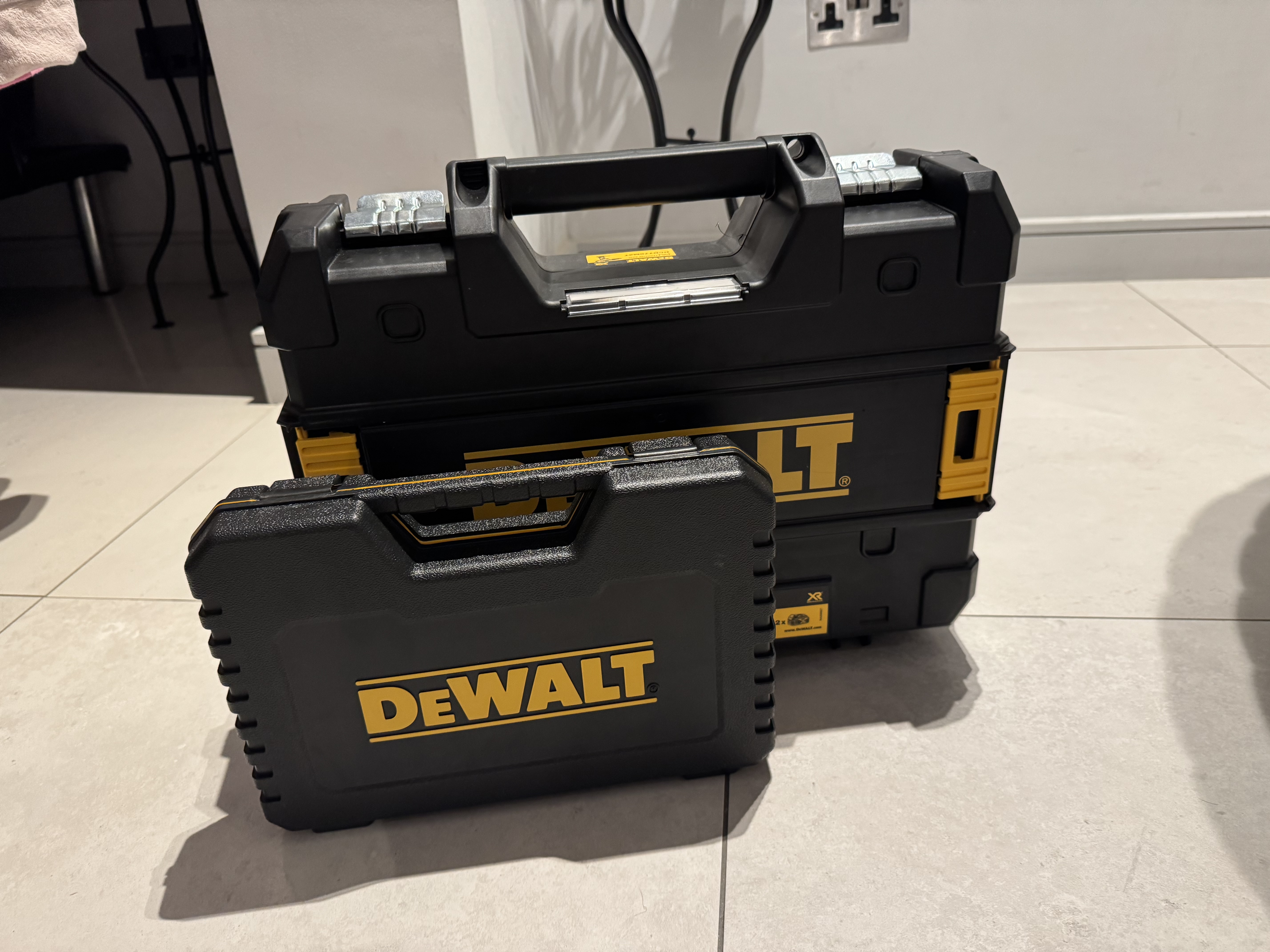 Dewalt dcd778m2t-sfgb 18v 2 x 4.0ah li-ion xr brushless cordless combi drill