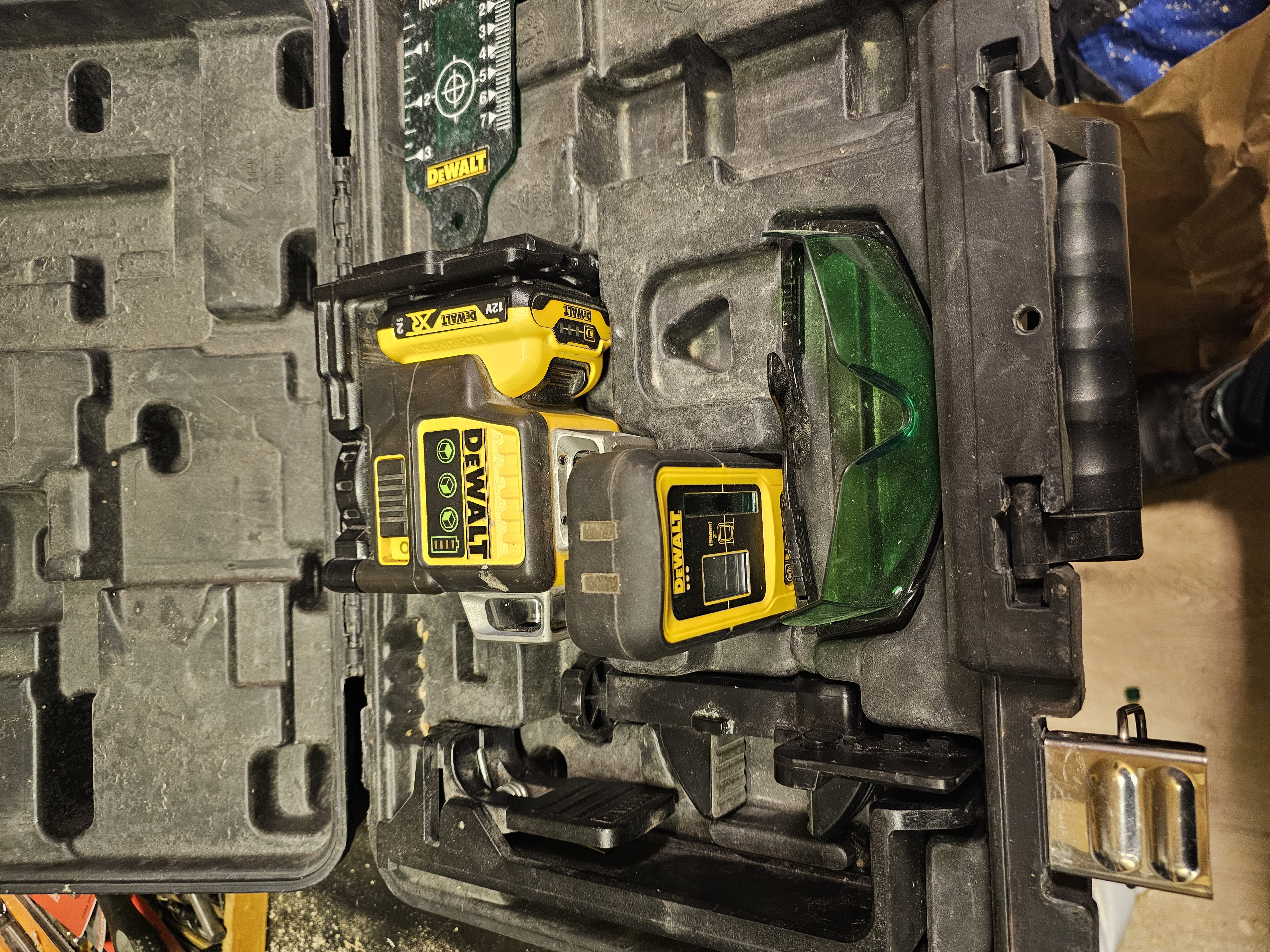 Dewalt strek og krysslaser med mottaker 