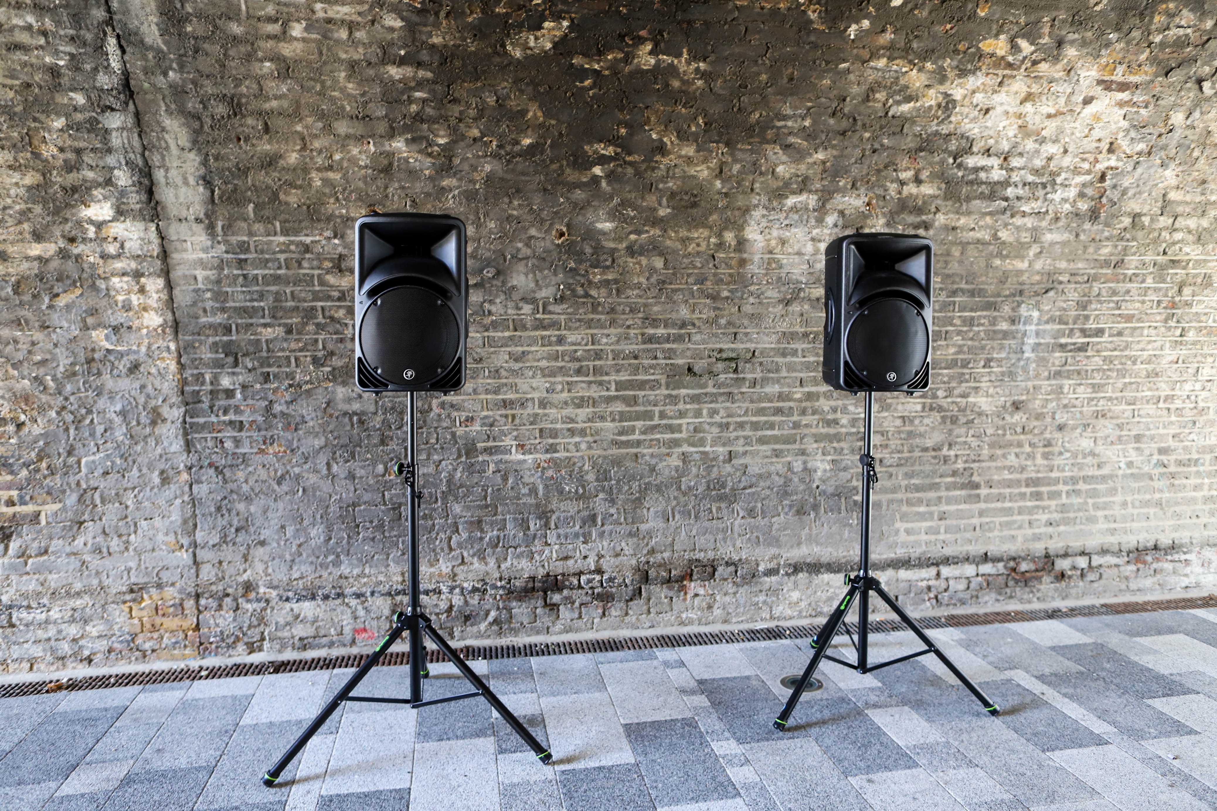 Mackie srm 450 v3 2000w  active powered speaker  - 2x 