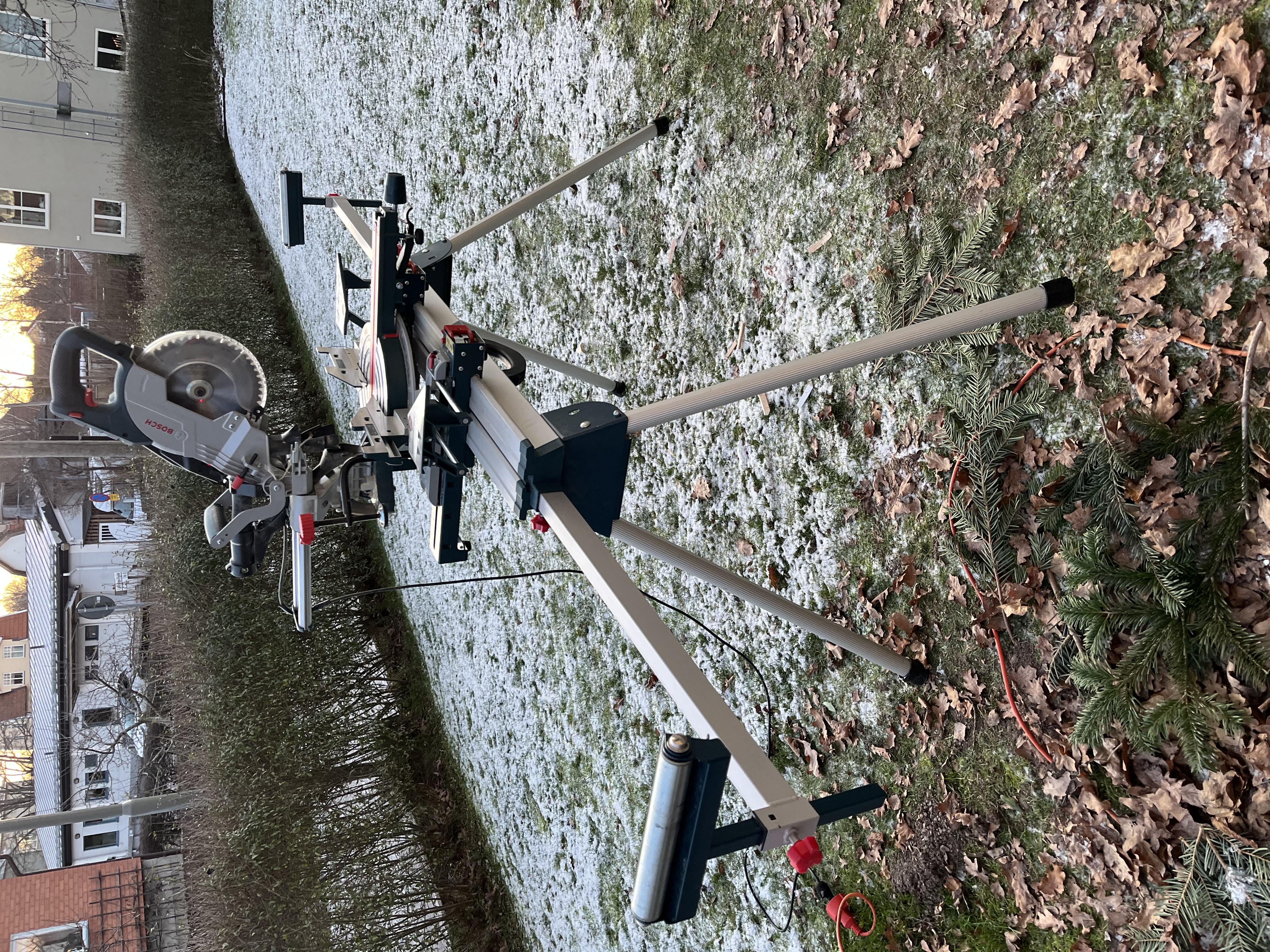 Bosch kap- & gersåg med stativ