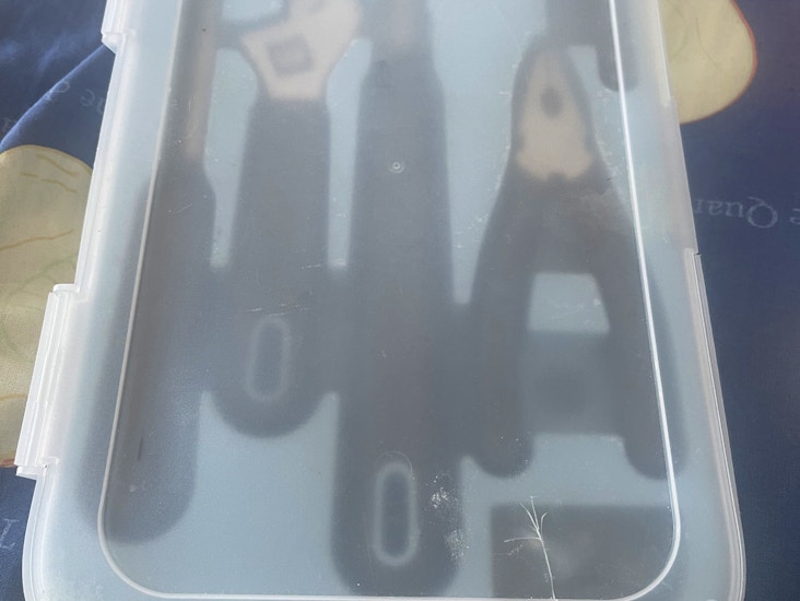 Verktygslåda med hammare, tång och annat