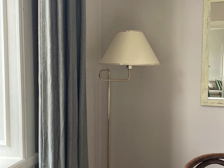 Golvlampa i mässing