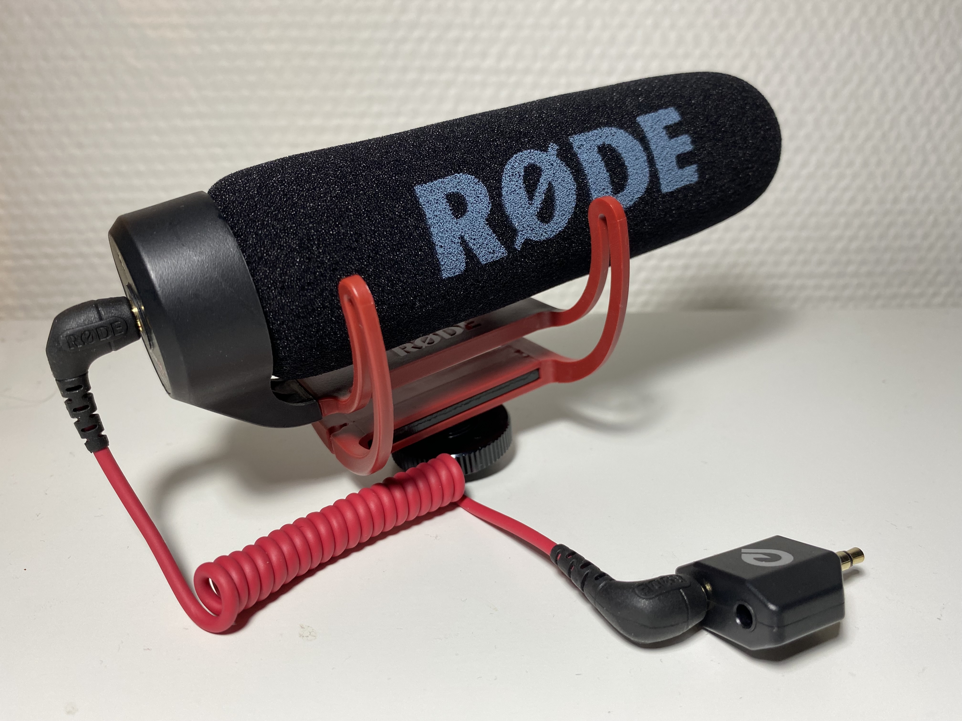 Røde shotgun mic med minijack og kamerasko