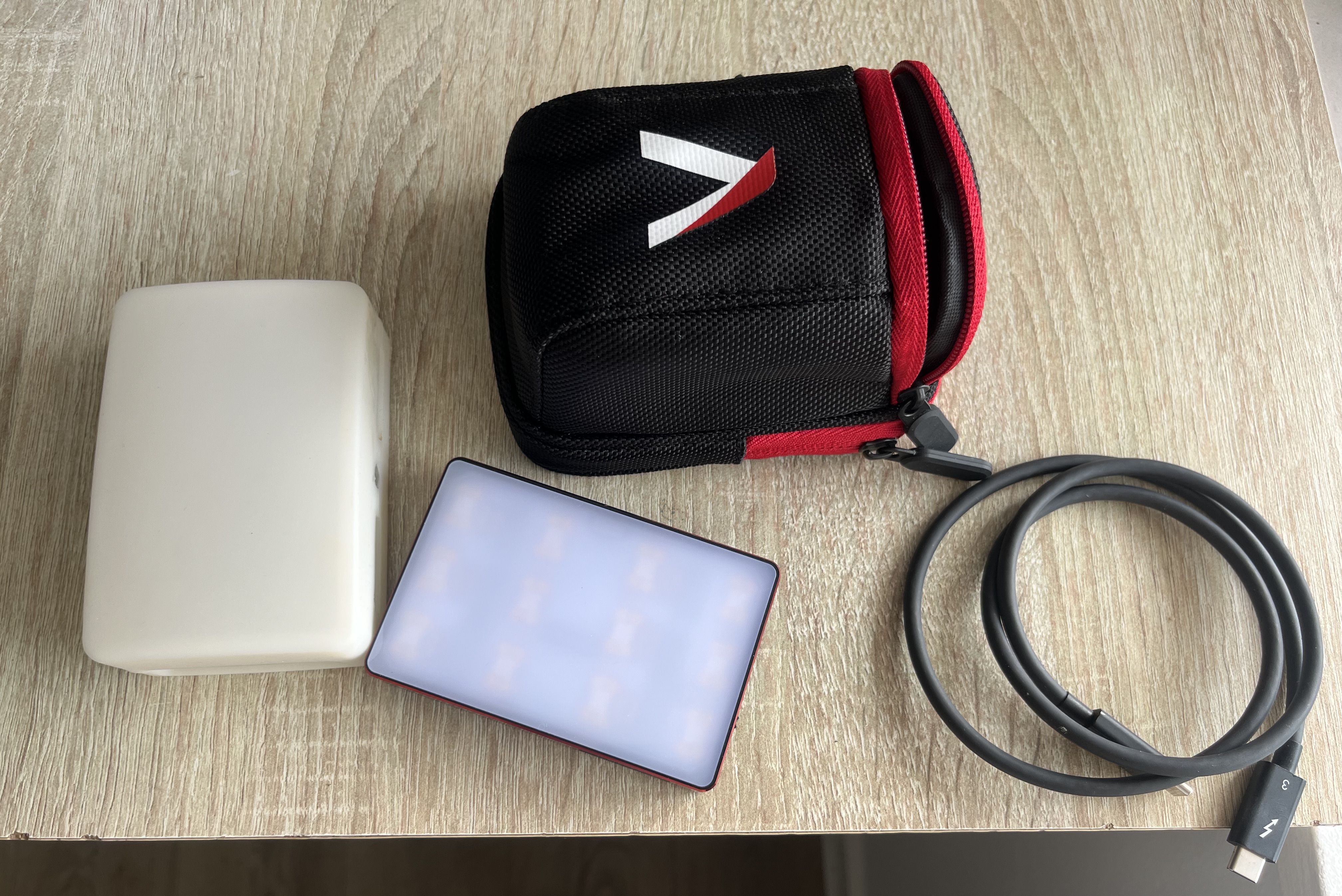 Aputure mc rgb on-camera led light 3200-6500k