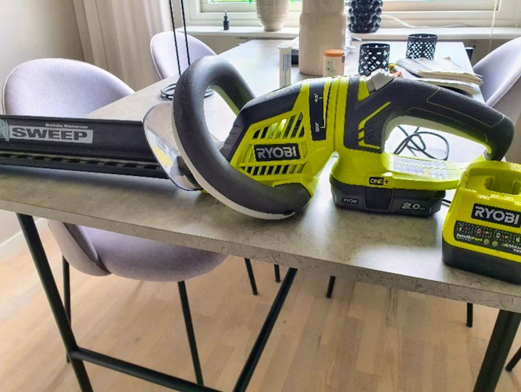 Ryobi batteridriven häcksax