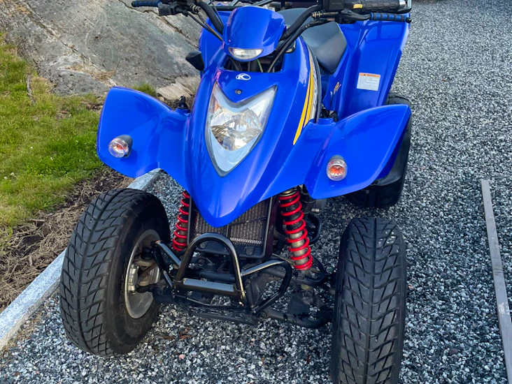 Kymco 250 ccm 2wd med hengerfeste og bagasjebrett
